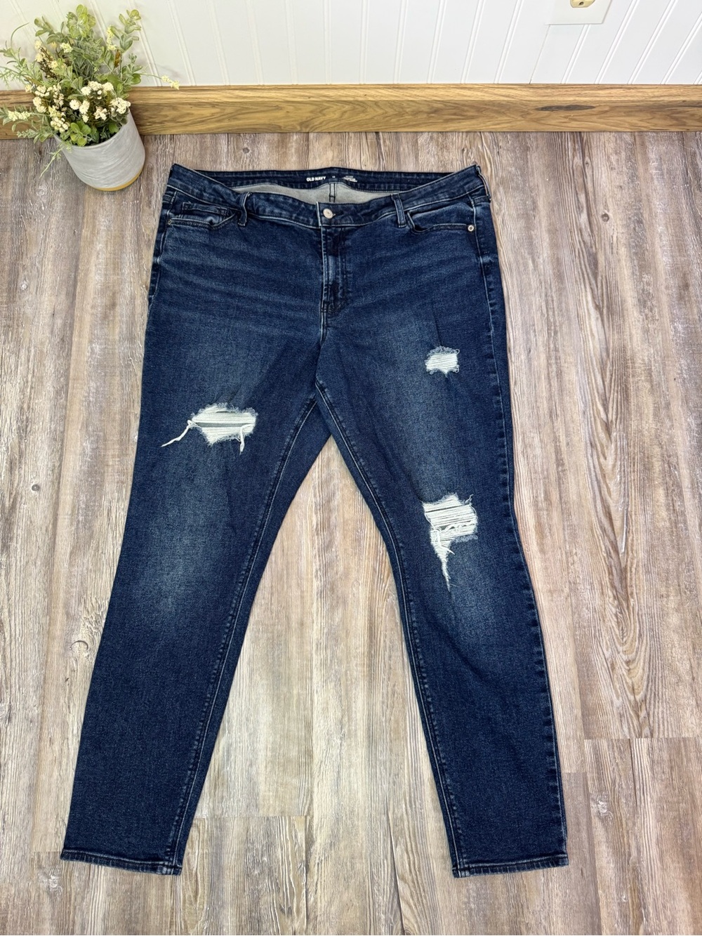 Old Navy Mid Rise Rockstar Super Skinny Distressed Dark Wash Jeans Plus Size 18